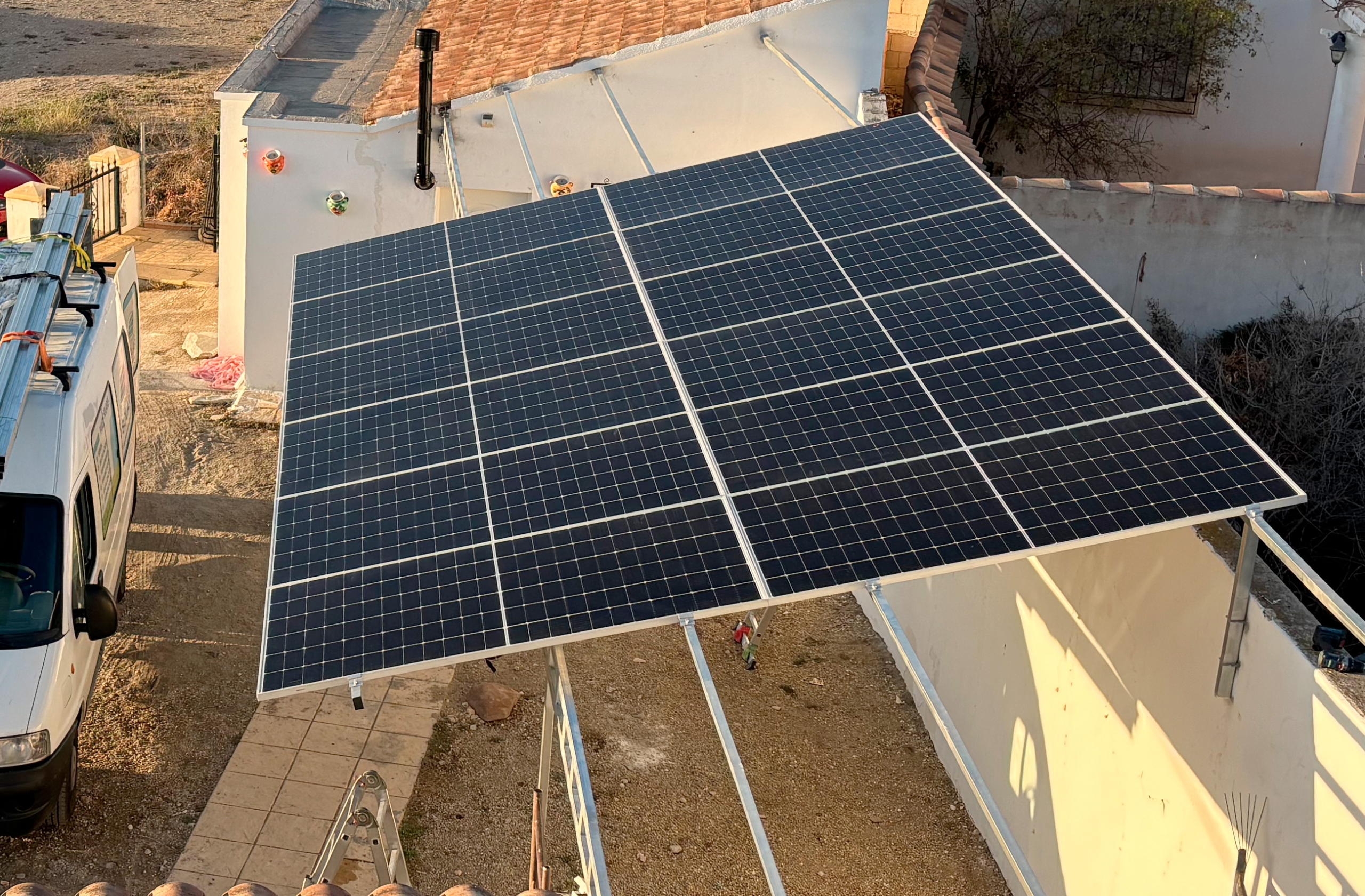 INSTALACIÓN DE PANELES EN CANTORIA (ALMERÍA)