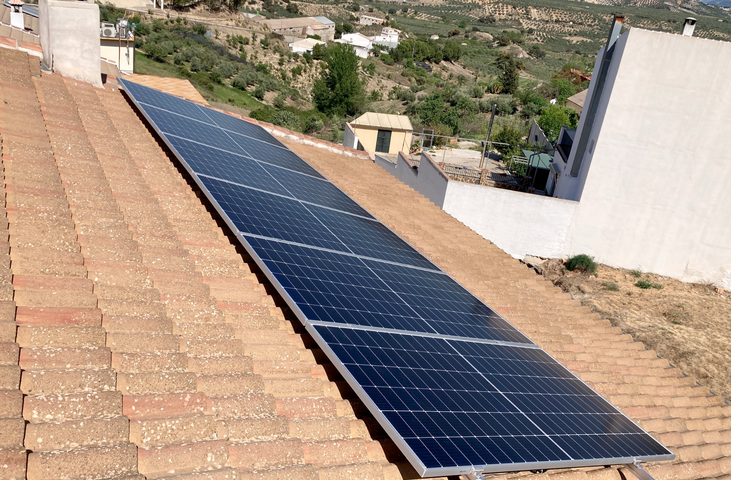 INSTALACIÓN PANELES EN CARCABUEY (CÓRDOBA)