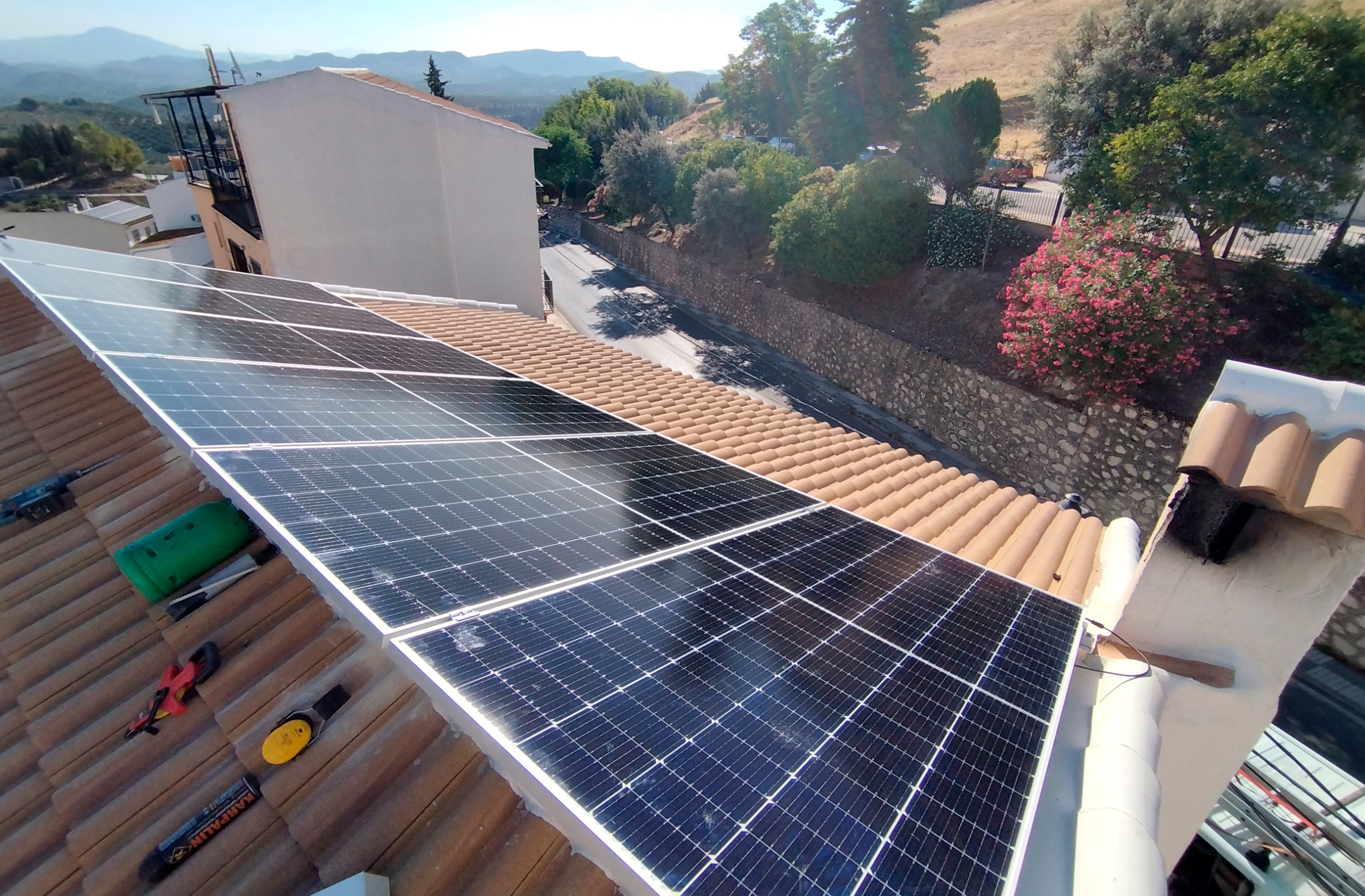 INSTALACIÓN PANELES EN CARCABUEY (CÓRDOBA)