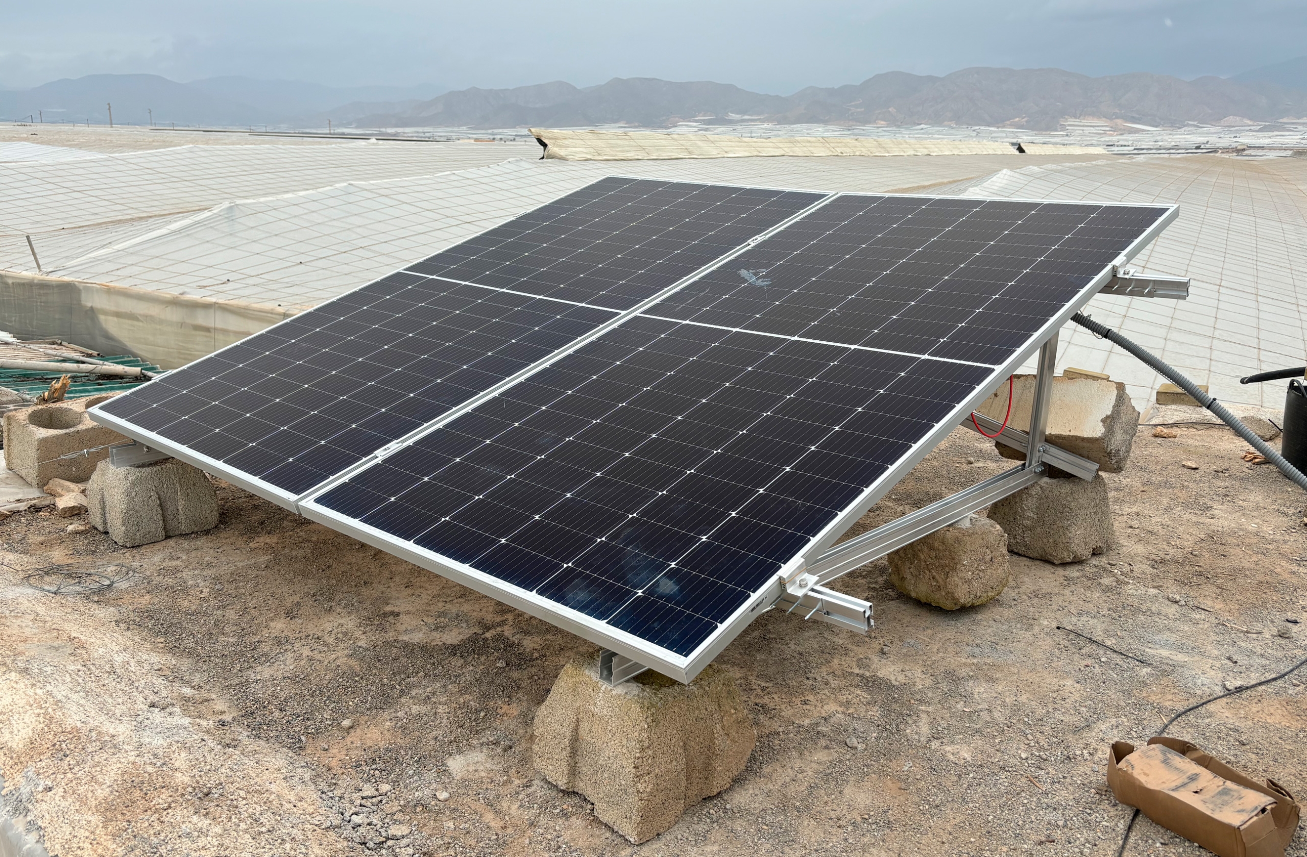 INSTALACIÓN PANELES EN EL EJIDO (ALMERÍA)