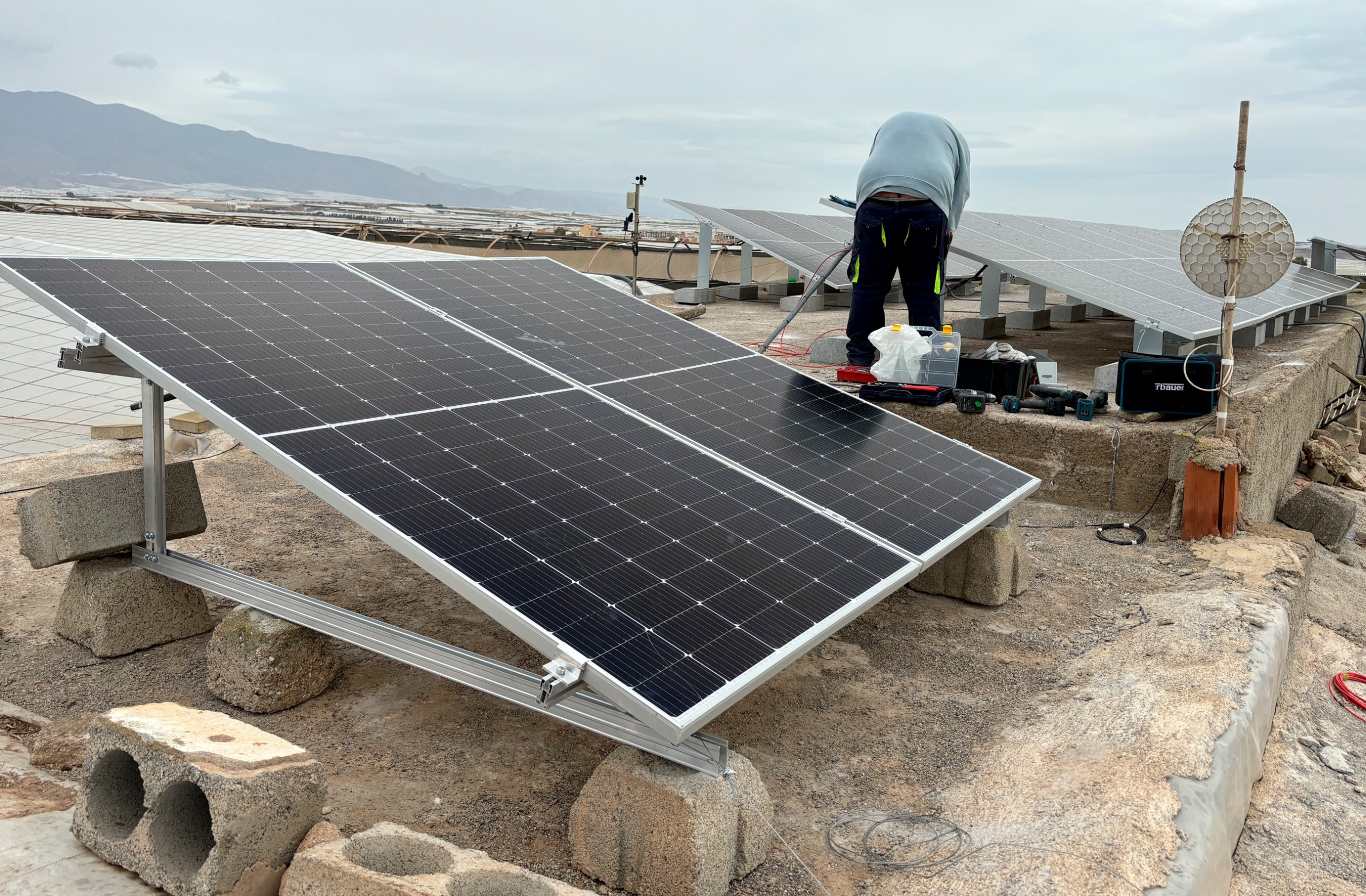 INSTALACIÓN PANELES EN EL EJIDO (ALMERÍA)