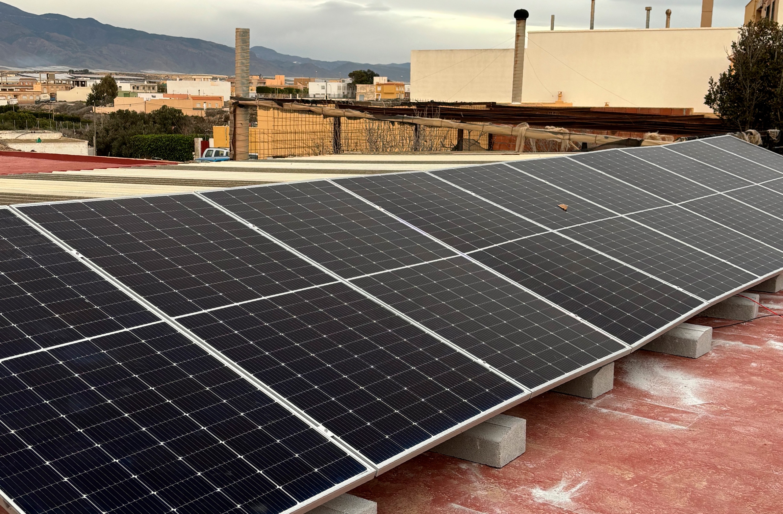 INSTALACIÓN PANELES EN EL EJIDO (ALMERÍA)