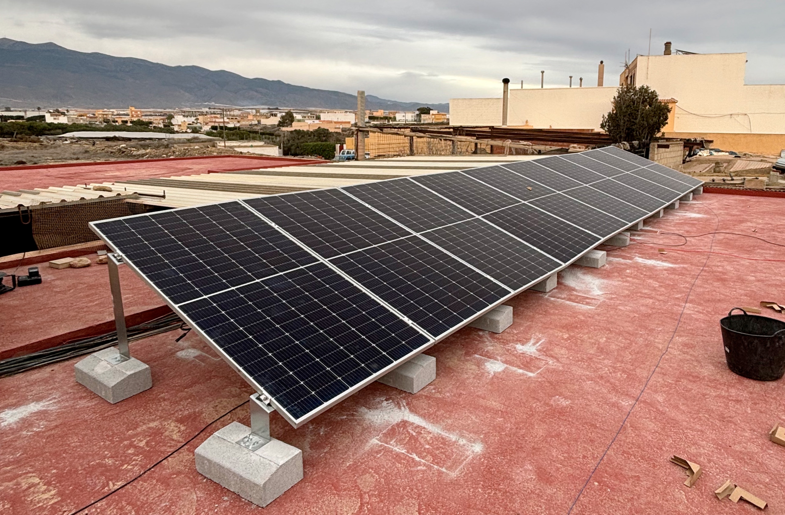 INSTALACIÓN PANELES EN EL EJIDO (ALMERÍA)