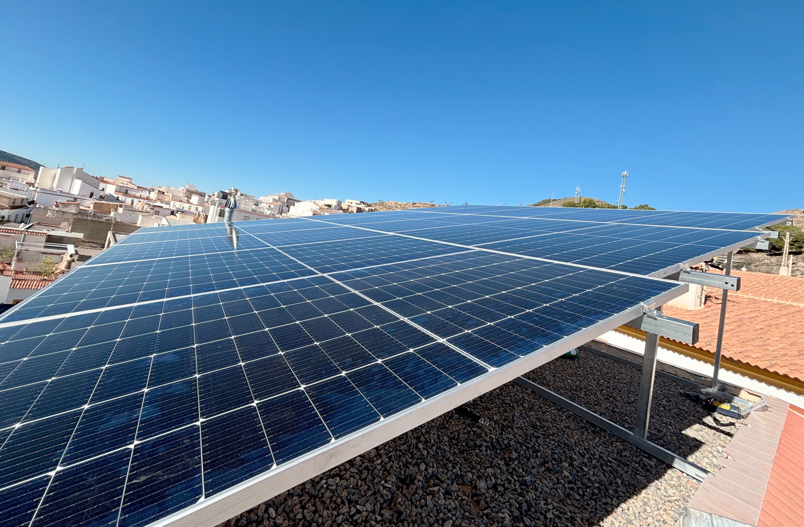 INSTALACIÓN PANELES EN LAUJAR DE ANDARÁX (ALMERÍA)