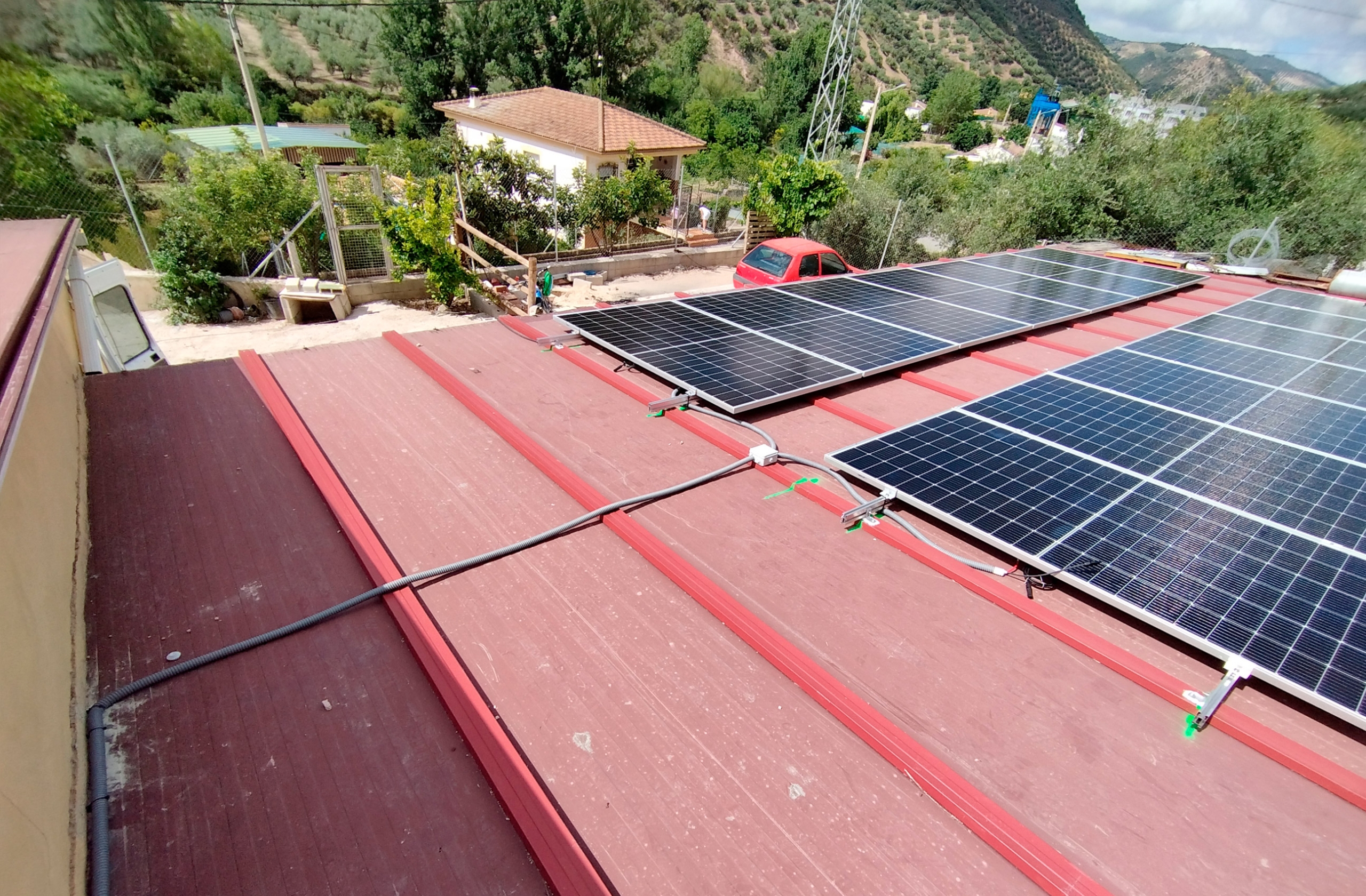 INSTALACION PANELES EN ALGARINEJO (GRANADA)