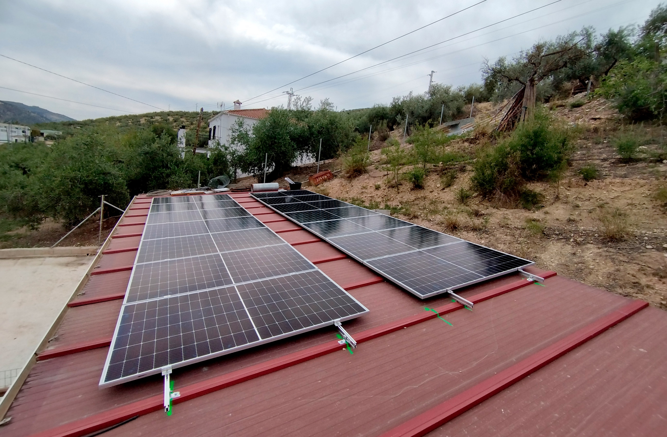 INSTALACION PANELES EN ALGARINEJO (GRANADA)