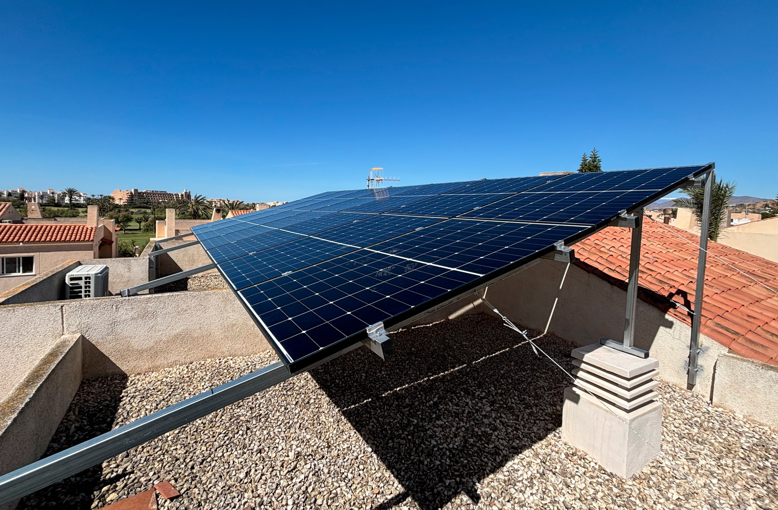 Instalación en Almerimar (Almería) con una potencia de 6,23 kwp