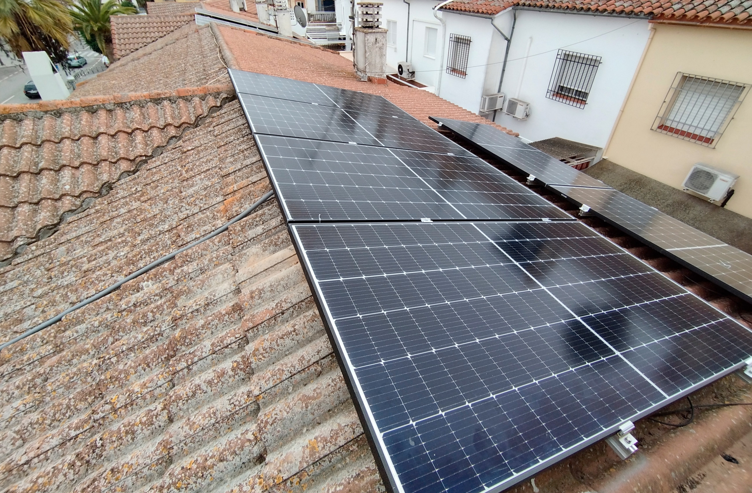 INSTALACIÓN PANELES EN LUCENA (CÓRDOBA)