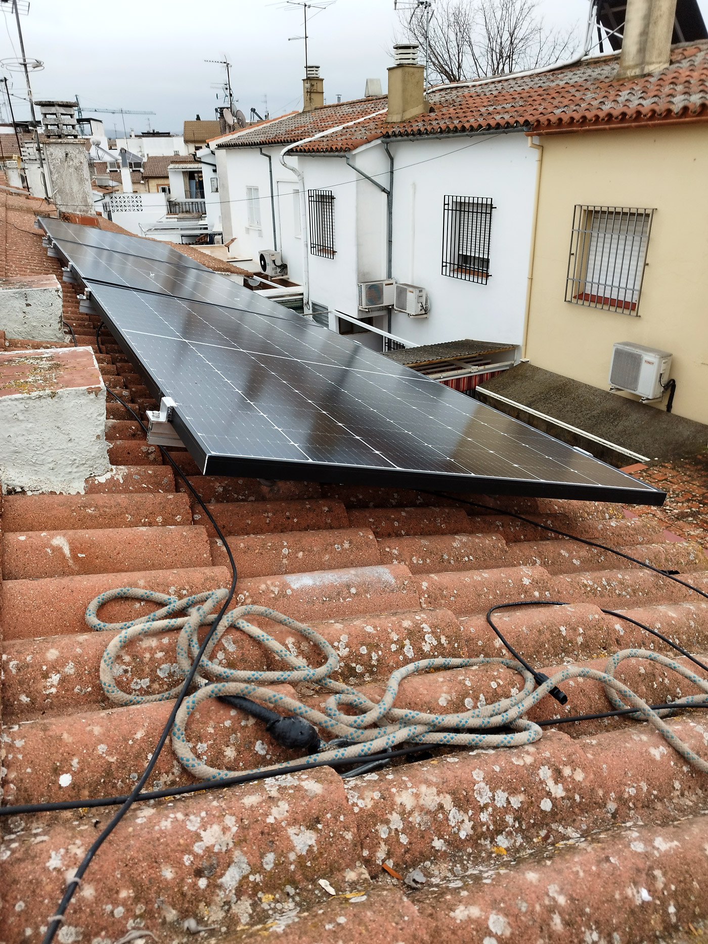 INSTALACIÓN PANELES EN LUCENA (CÓRDOBA)